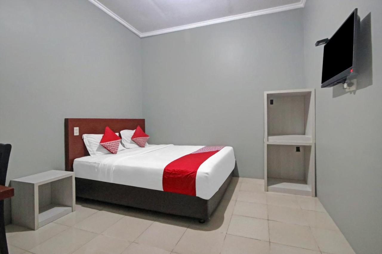 Oyo 90359 Sbh Hotel Medan